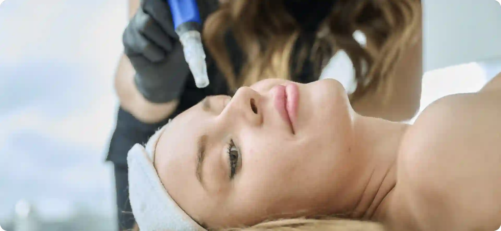 How Do Microneedles Trigger New Collagen and Elastin in Loose Skin Basingstoke?